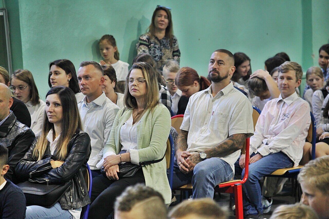 zaczeli-szkoe-w-kowarach-118240