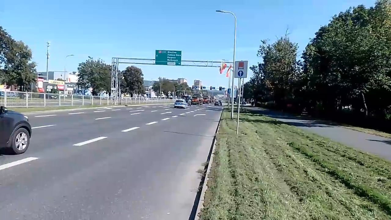 bomby-przejechay-przez-miasto-118307