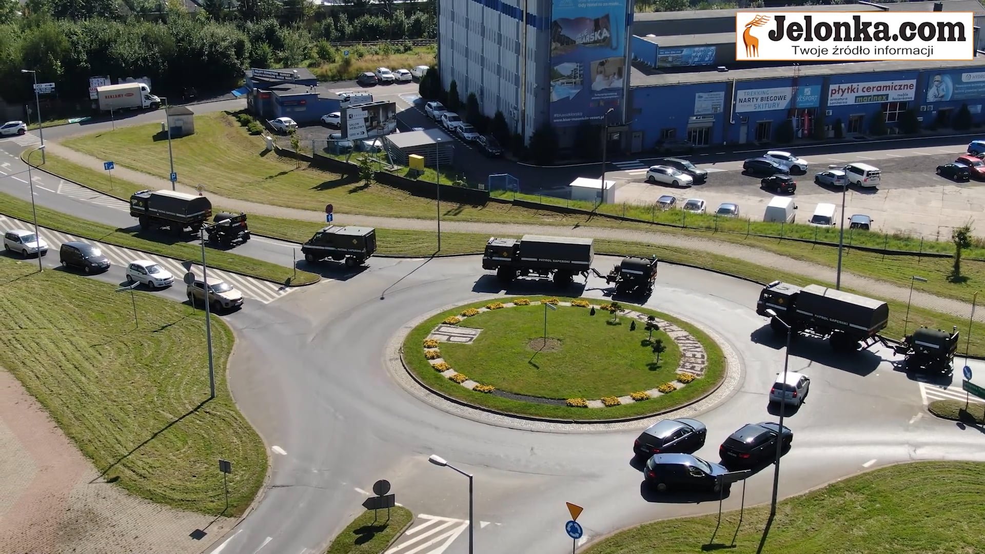 bomby-jechay-przez-miasto-video-z-drona-118308