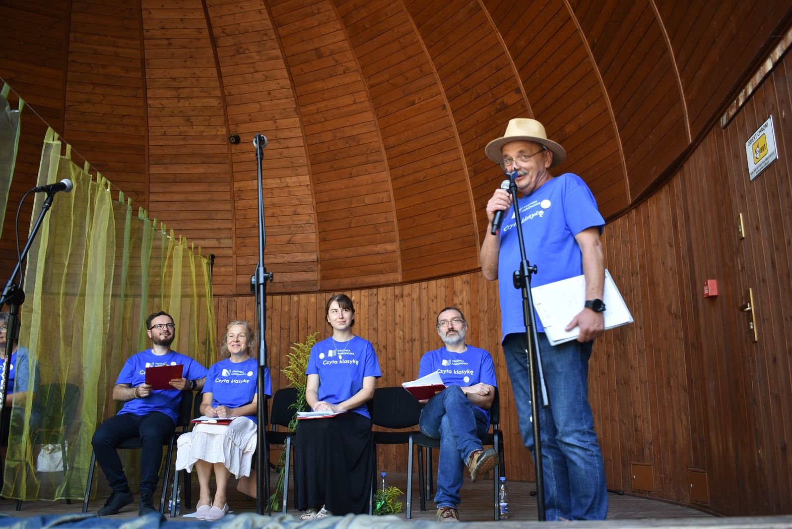 prezydent-czyta-nad-niemnem-118347