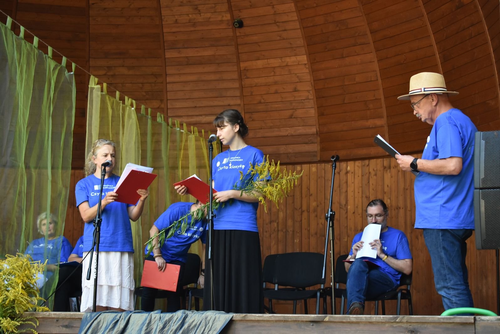 prezydent-czyta-nad-niemnem-118347