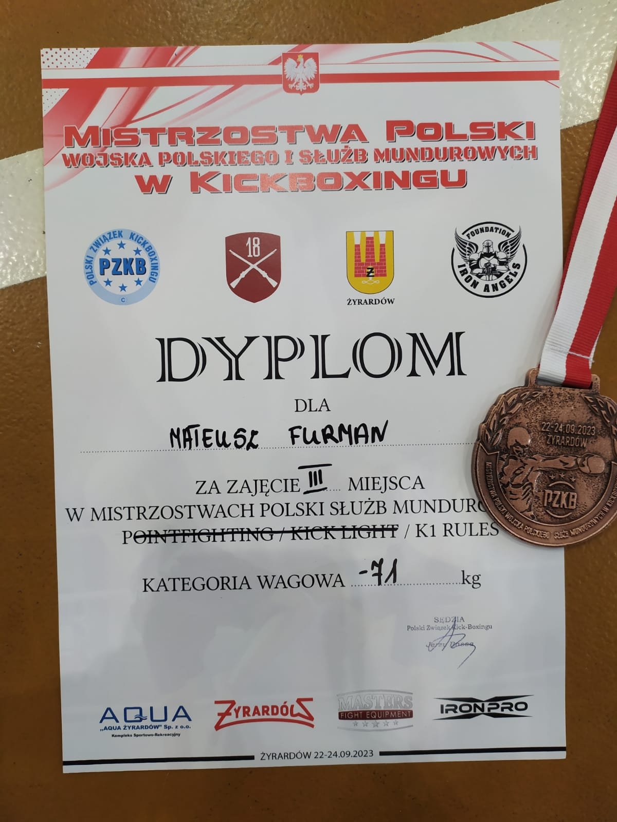straznik-na-podium-118912