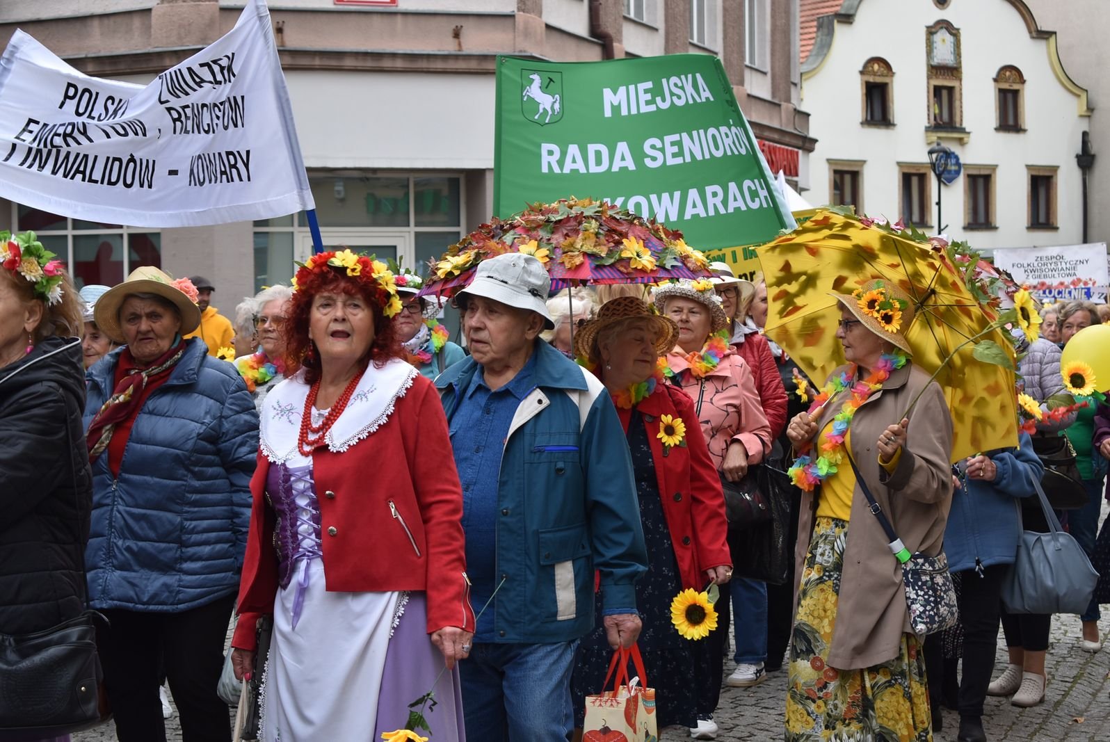 seniorzy-rzadza-w-miescie-119200