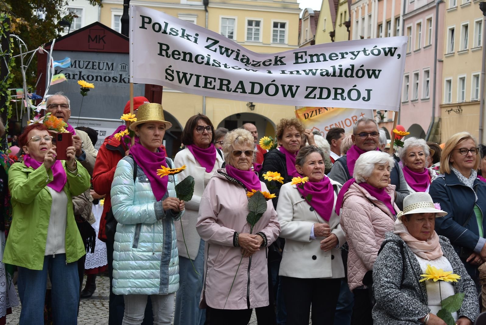 seniorzy-rzadza-w-miescie-119200