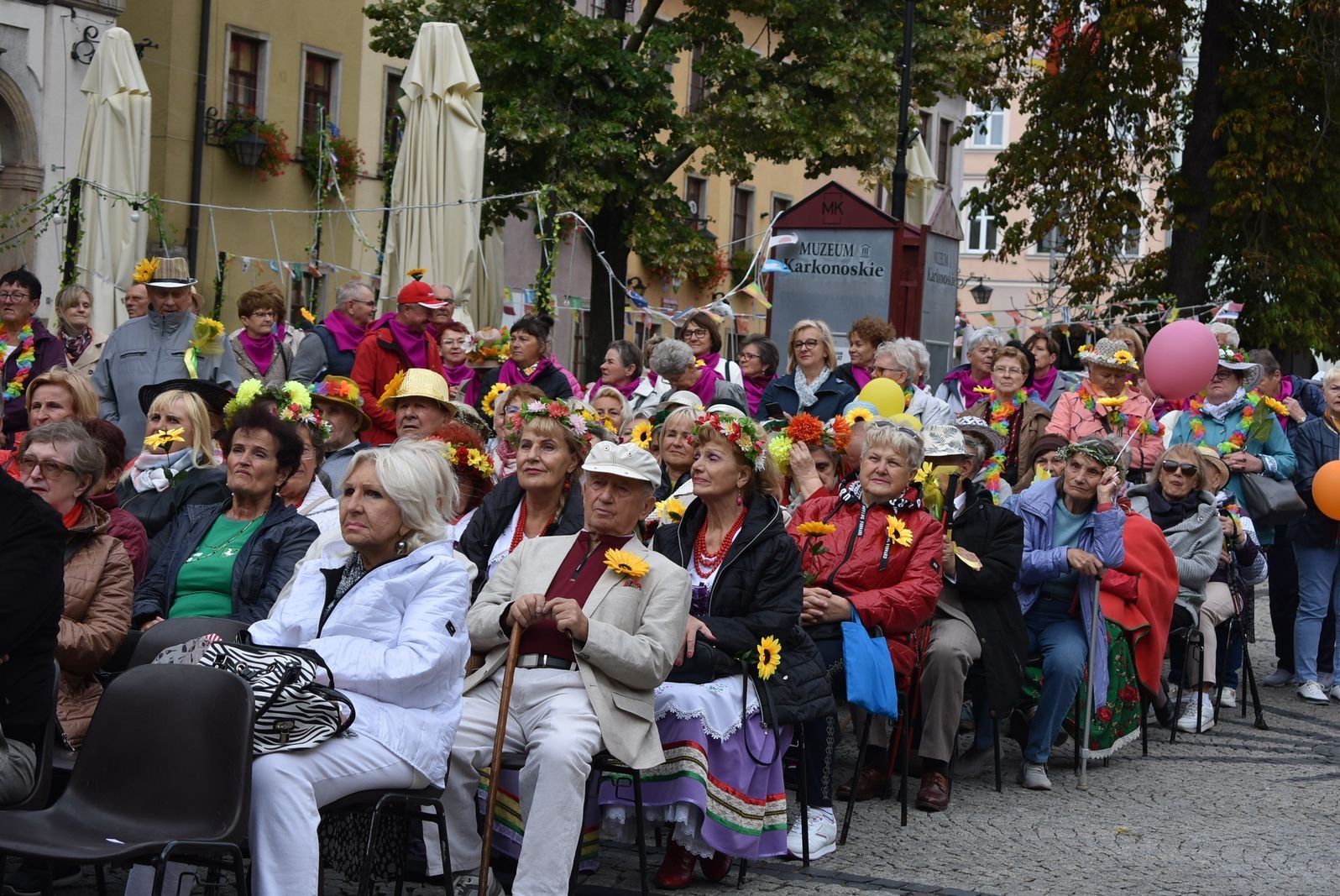 seniorzy-rzadza-w-miescie-119200