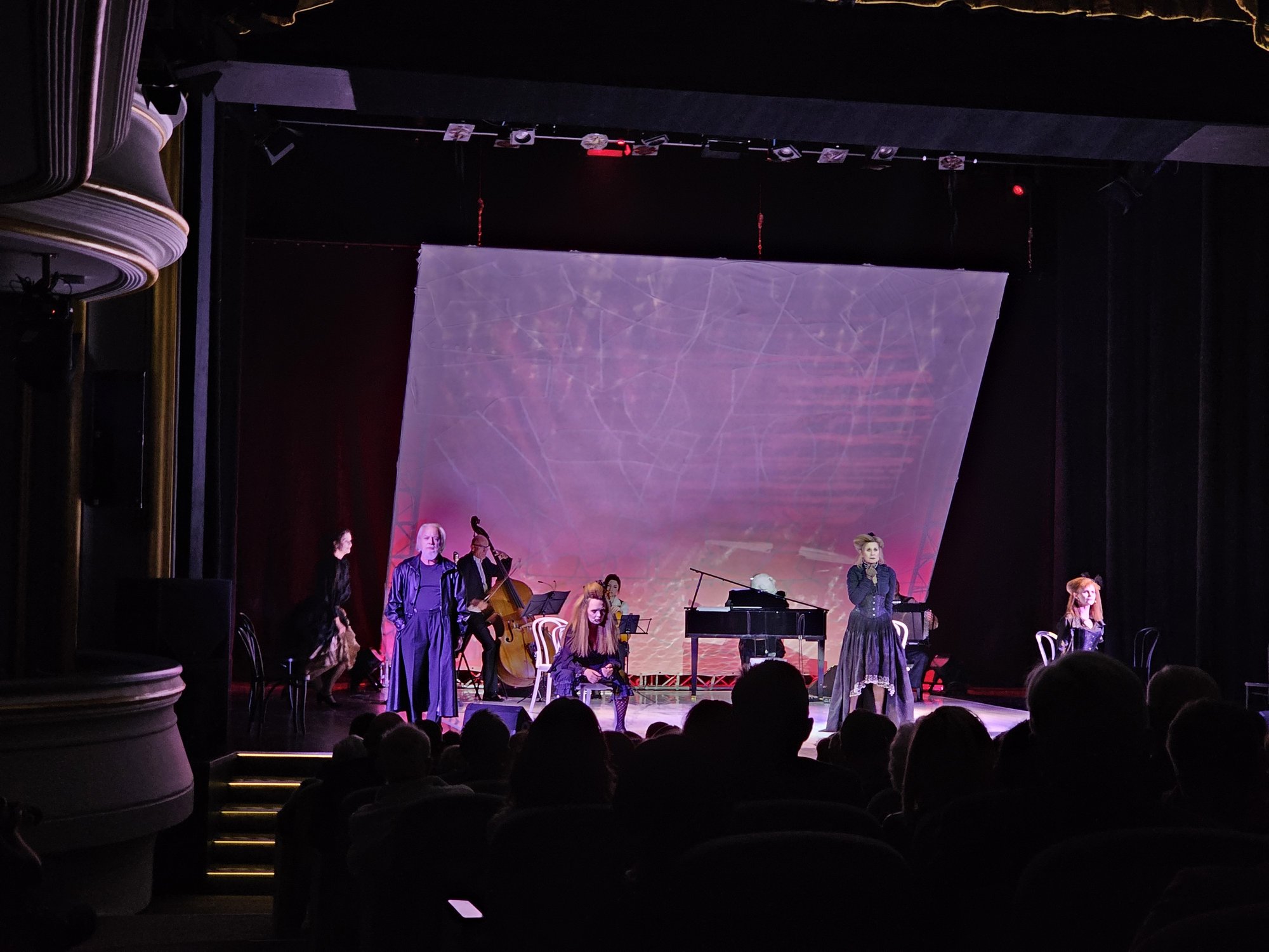 kolejna-sztuka-w-teatrze-119231