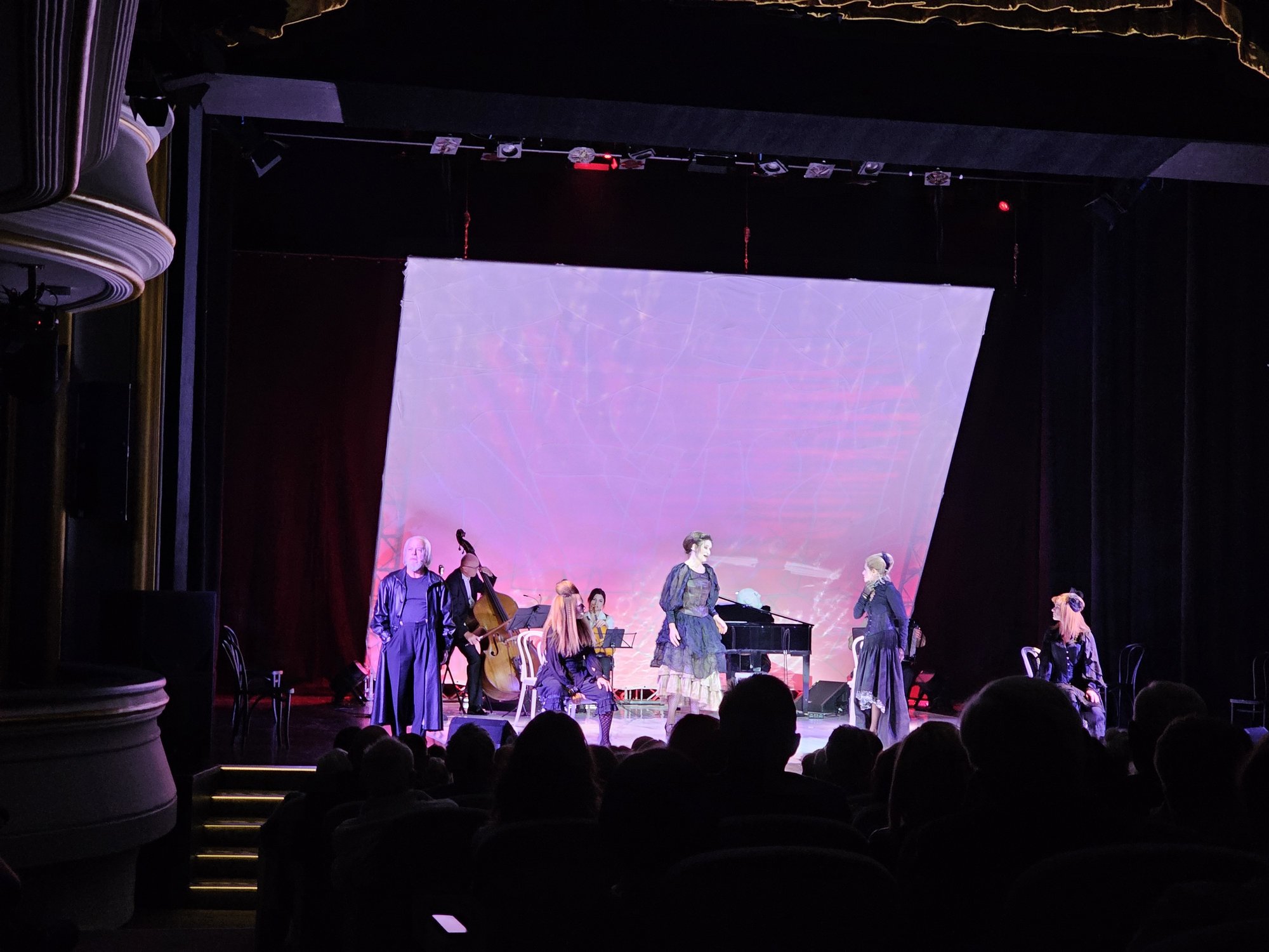 kolejna-sztuka-w-teatrze-119231