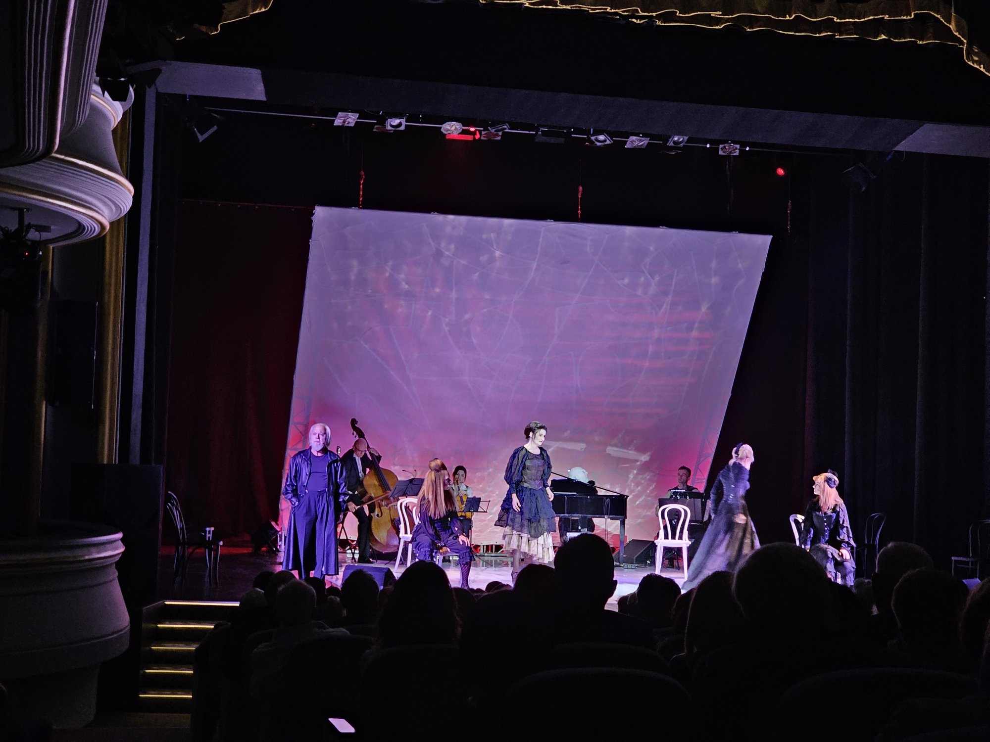 kolejna-sztuka-w-teatrze-119231