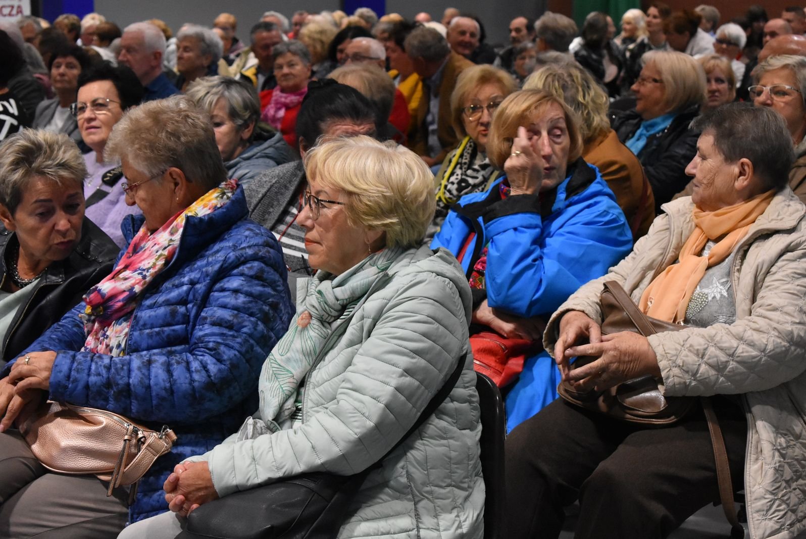 gwiazdorzy-zaspiewali-dla-seniorow-119373