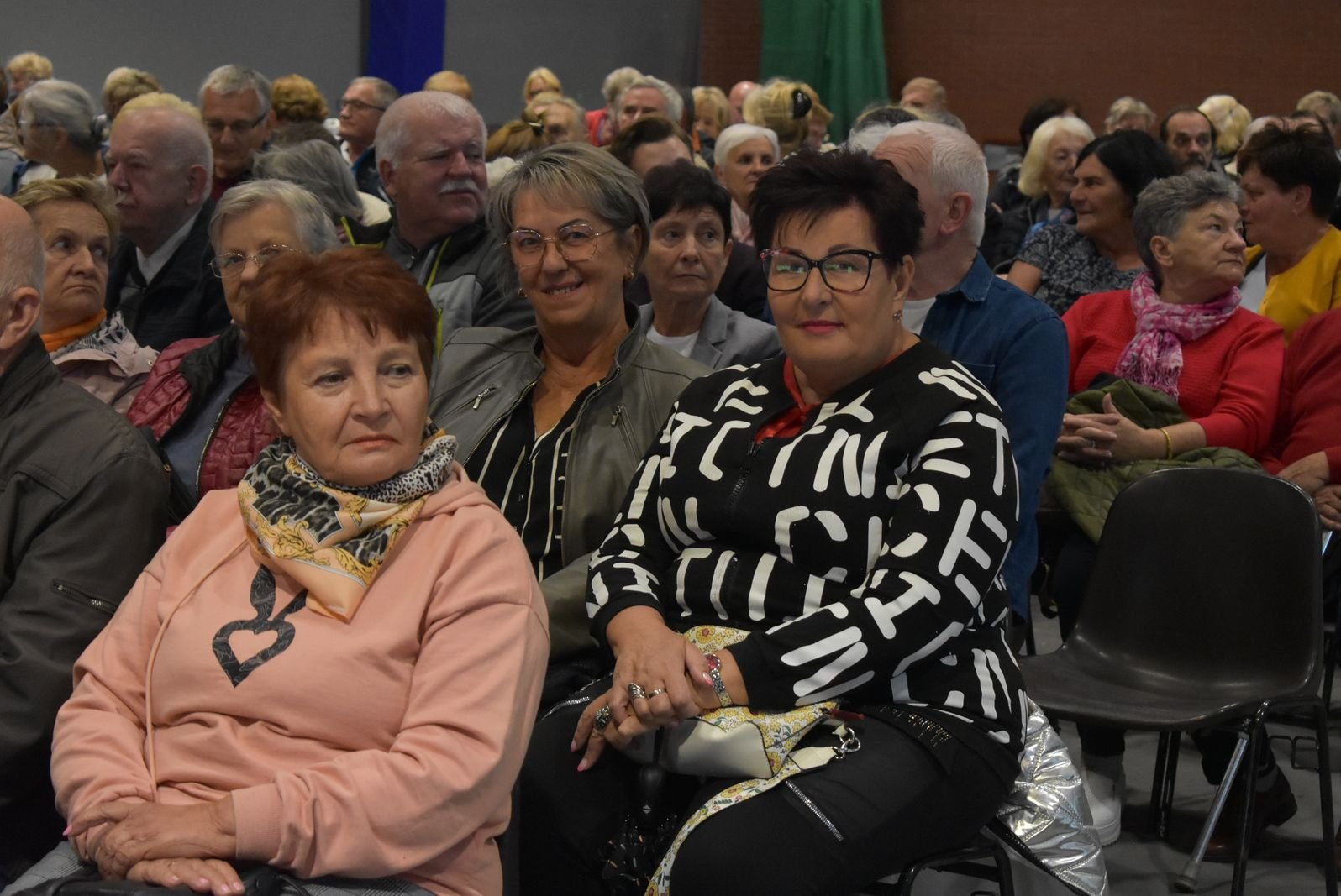 gwiazdorzy-zaspiewali-dla-seniorow-119373