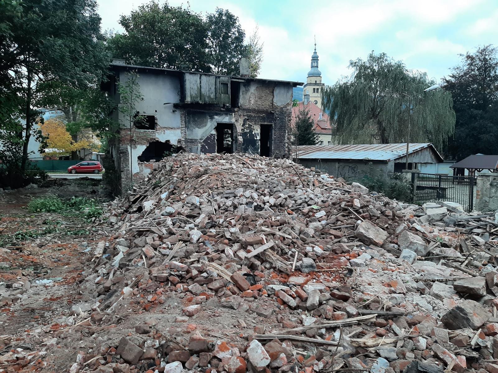 wreszcie-rudera-zniknea-119463