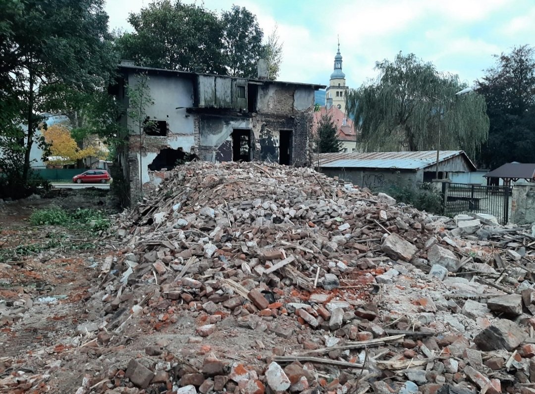 wreszcie-rudera-znika-119532