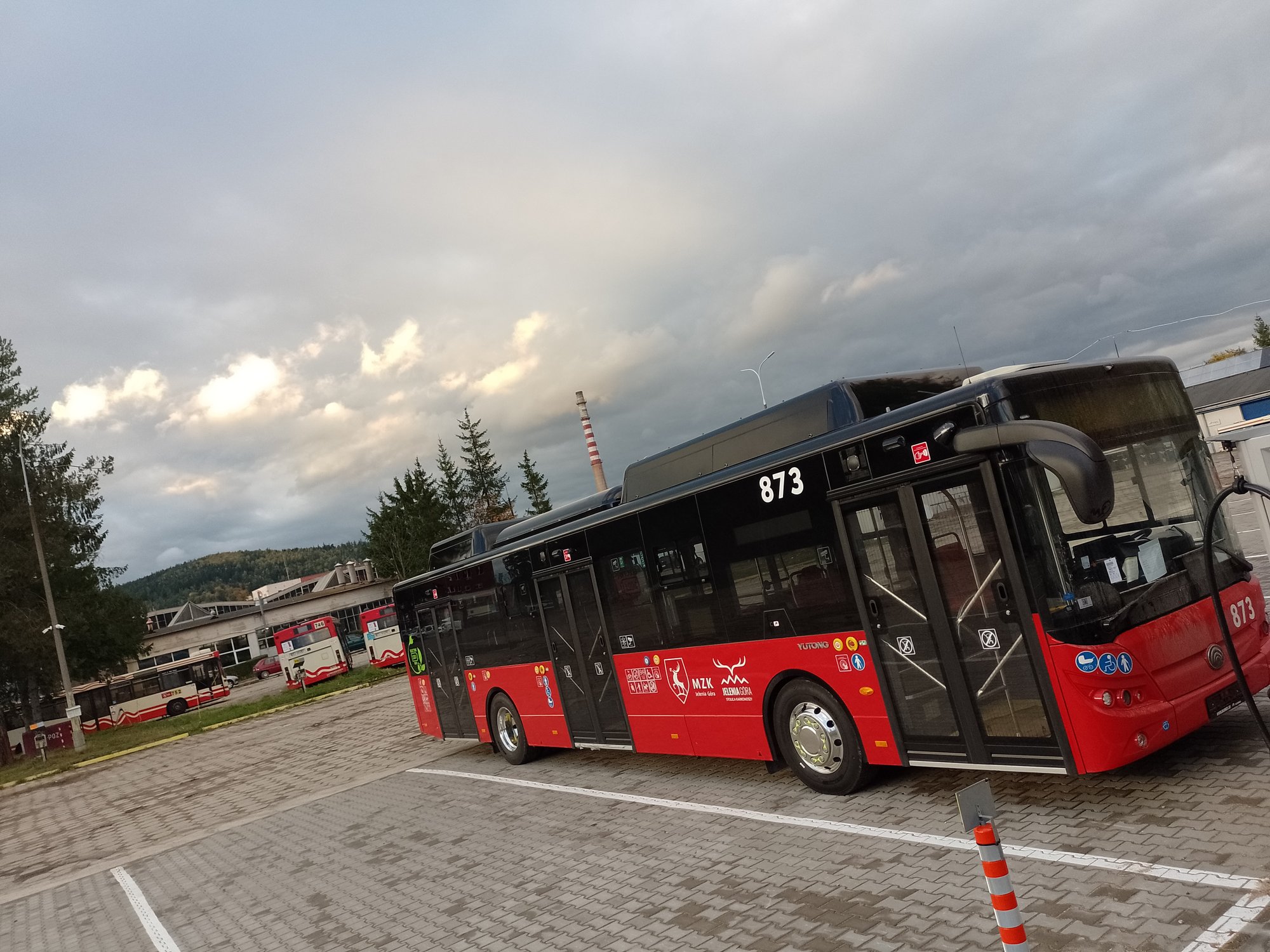 dojecha-pierwszy-z-20-autobusow-119728