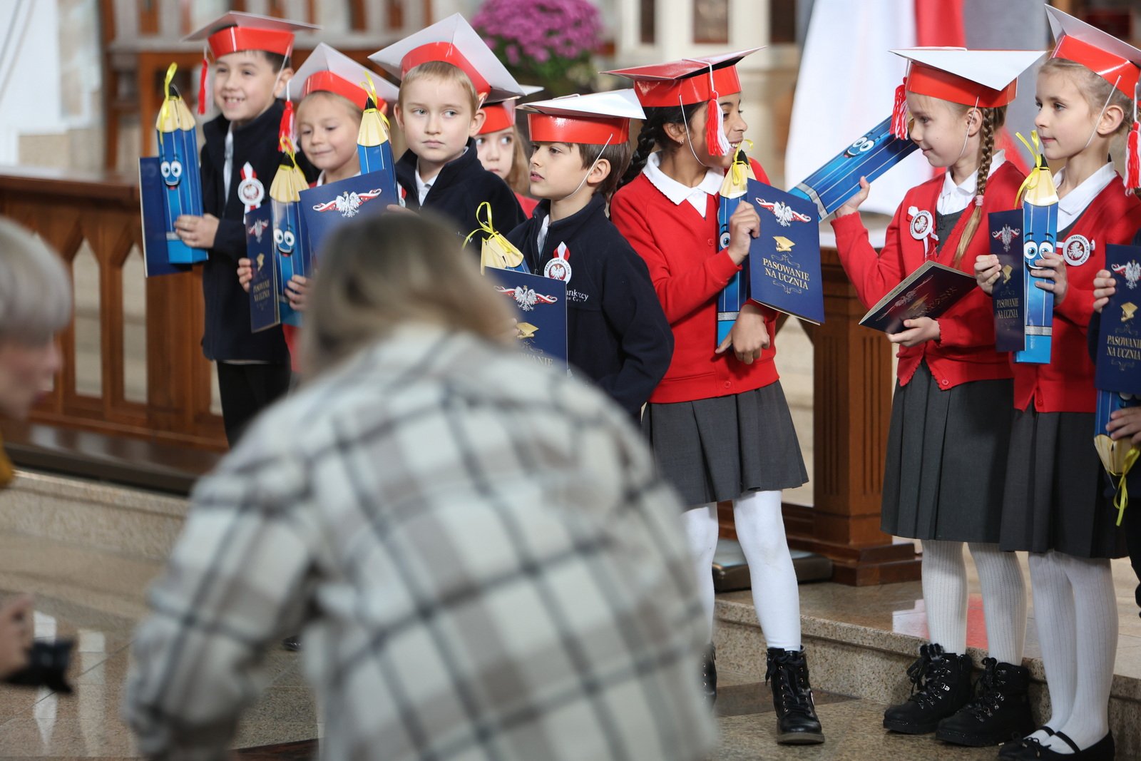 pasowanie-pierwszakow-w-kosciele-120108