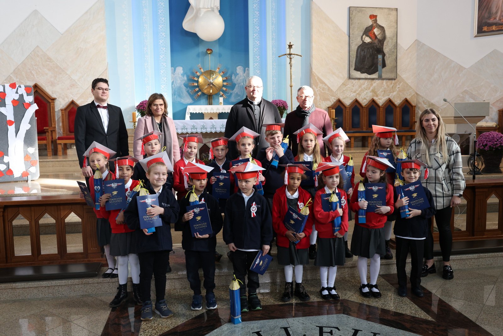 pasowanie-pierwszakow-w-kosciele-120108