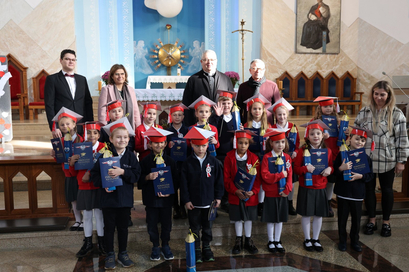 pasowanie-pierwszakow-w-kosciele-120108
