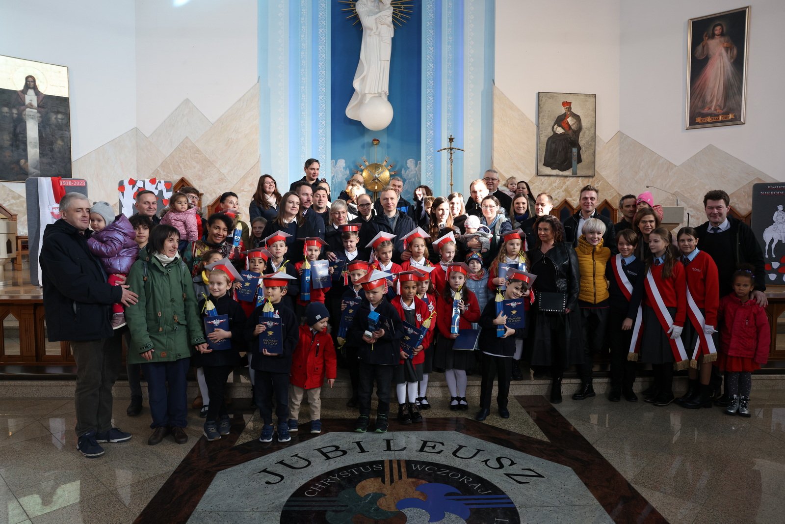 pasowanie-pierwszakow-w-kosciele-120108