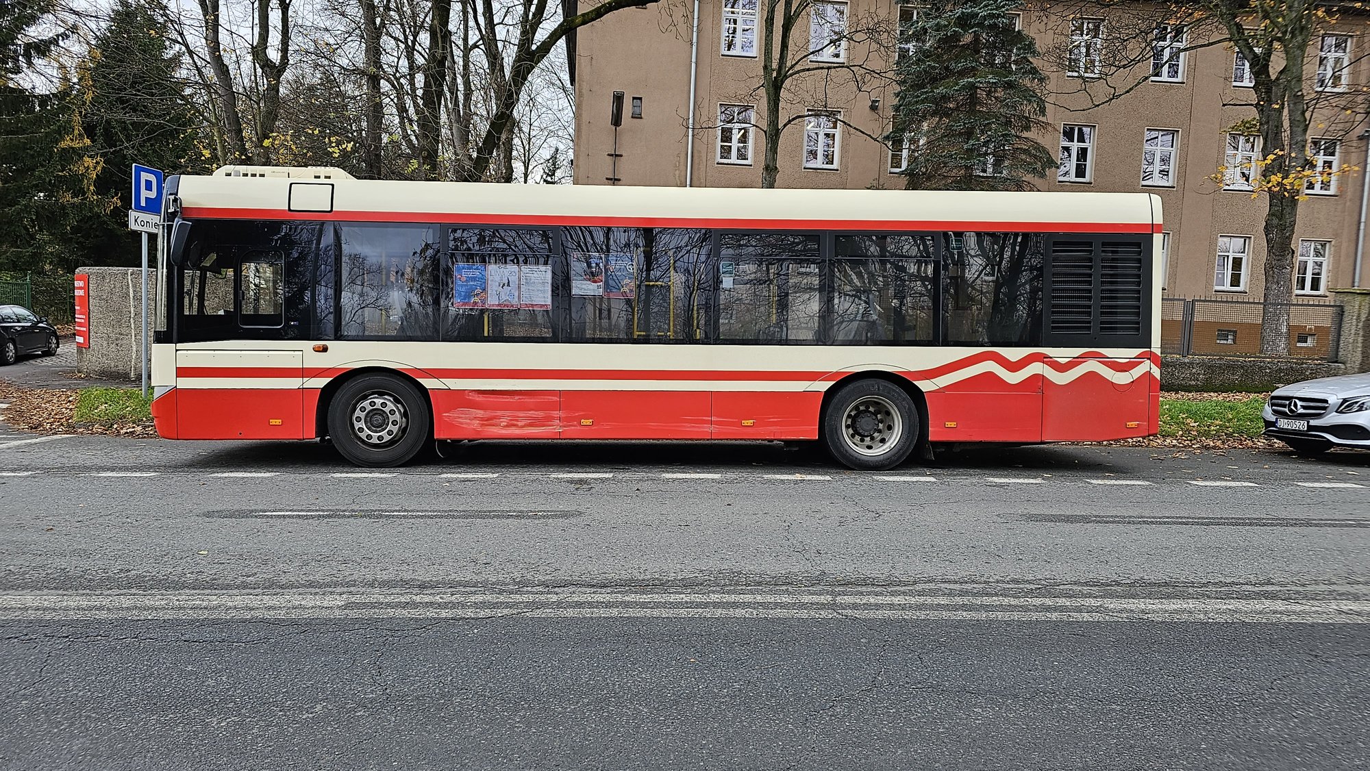 kraksa-3-samochody-i-autobus-120226