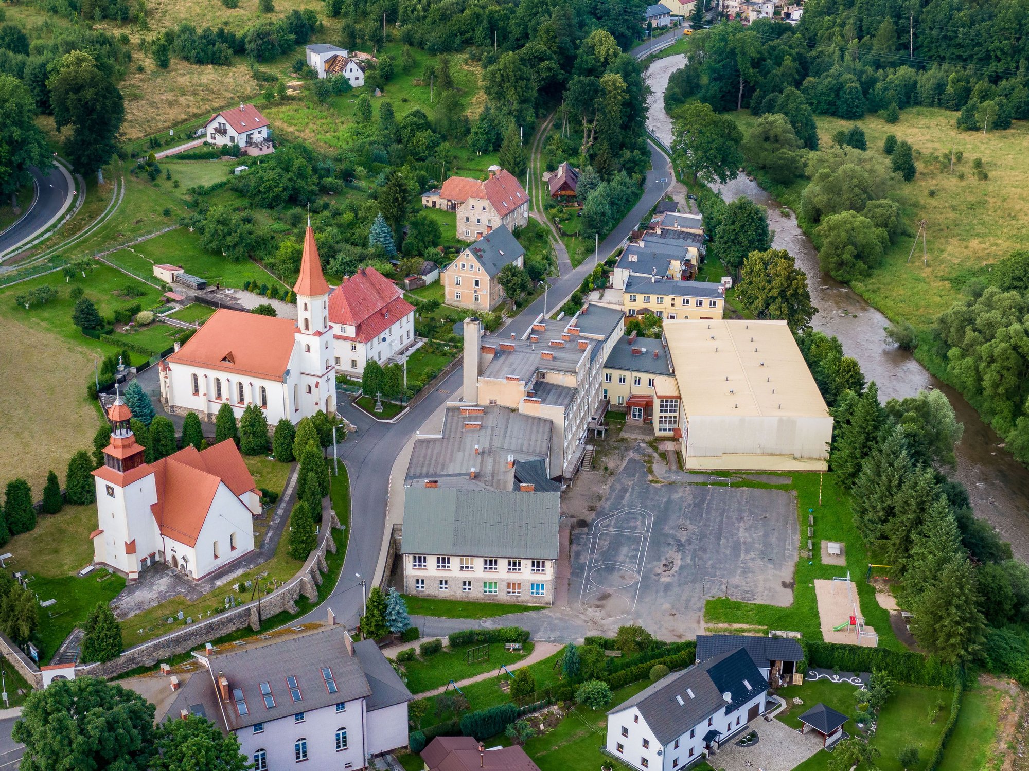 zbyt-mae-drzwi-szkoa-wyjasnia-120257