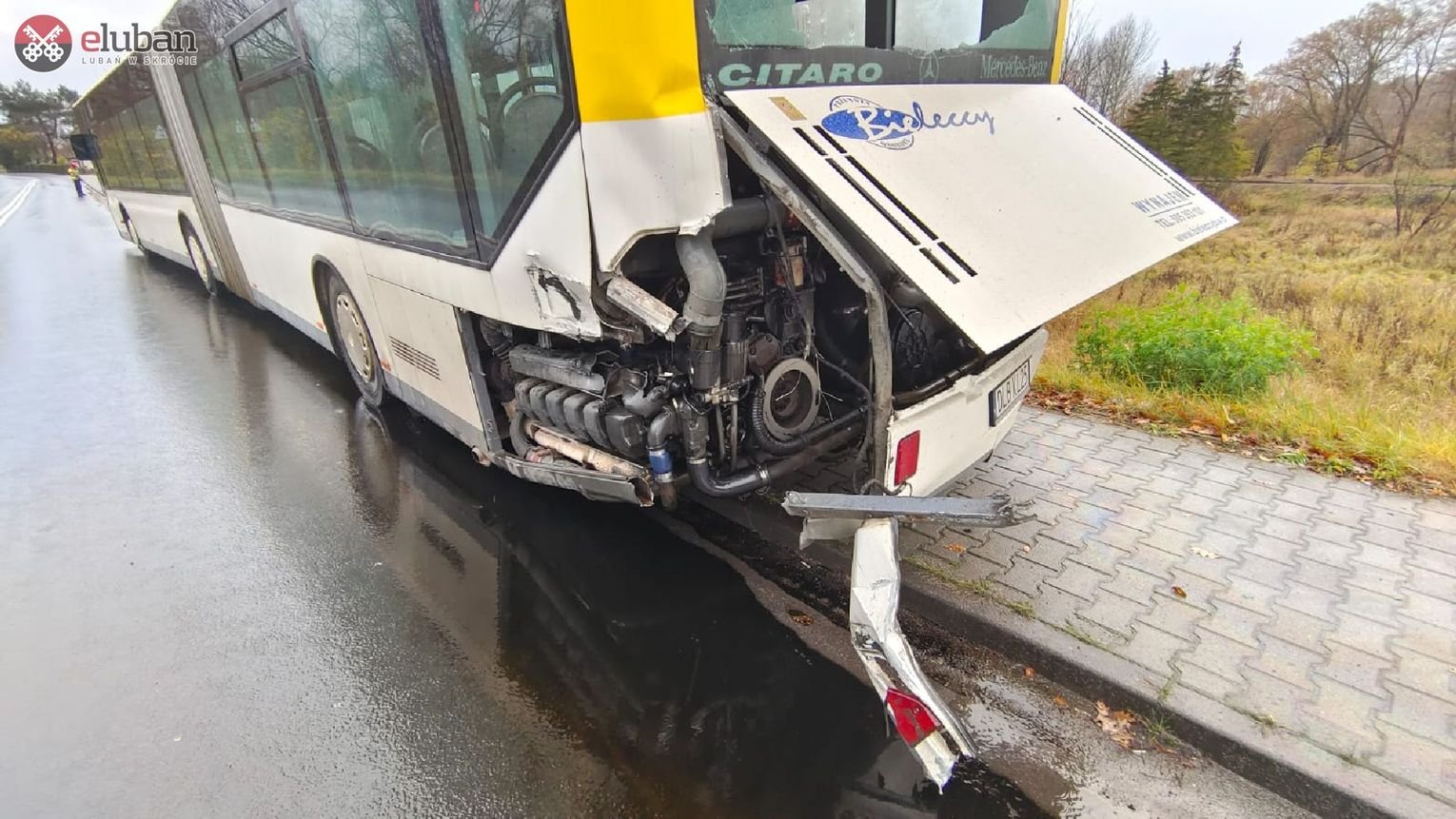 zderzenie-pociagu-z-autobusem-120371