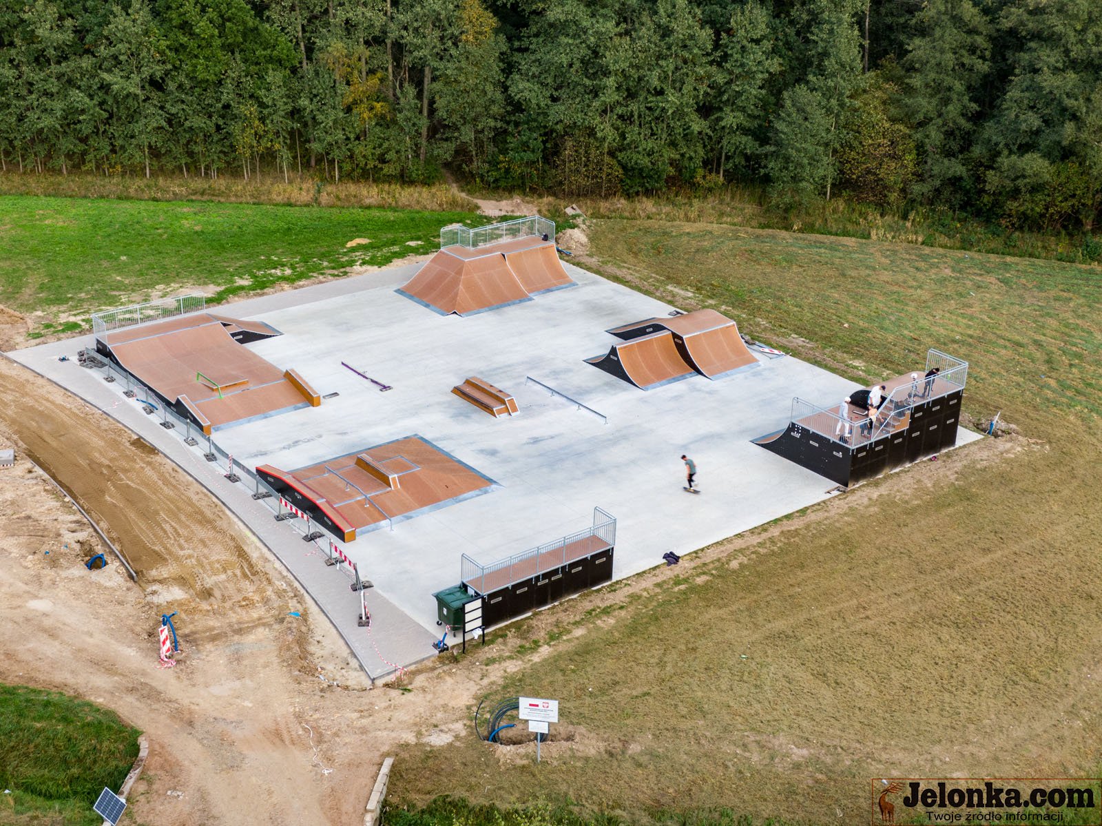 miasteczko-rowerowe-prawie-gotowe-120423
