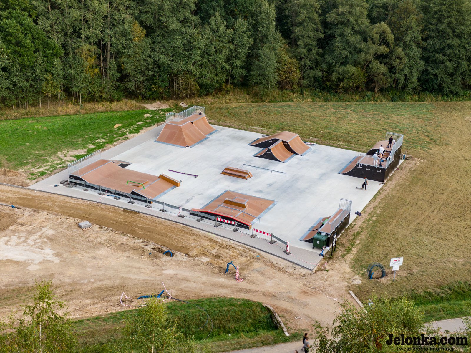 miasteczko-rowerowe-prawie-gotowe-120423