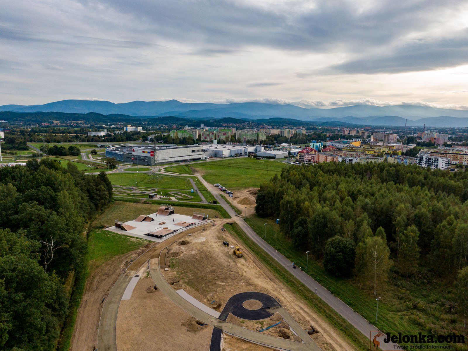miasteczko-rowerowe-prawie-gotowe-120423