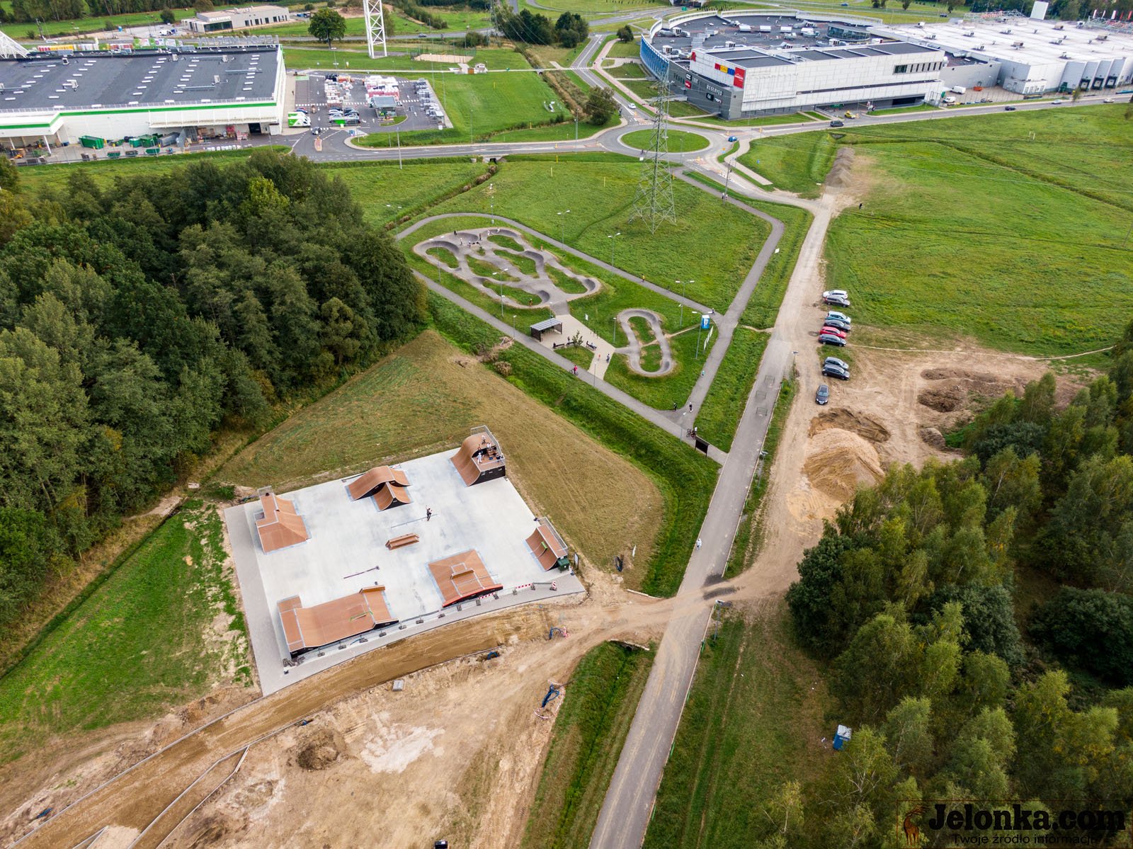 miasteczko-rowerowe-prawie-gotowe-120423