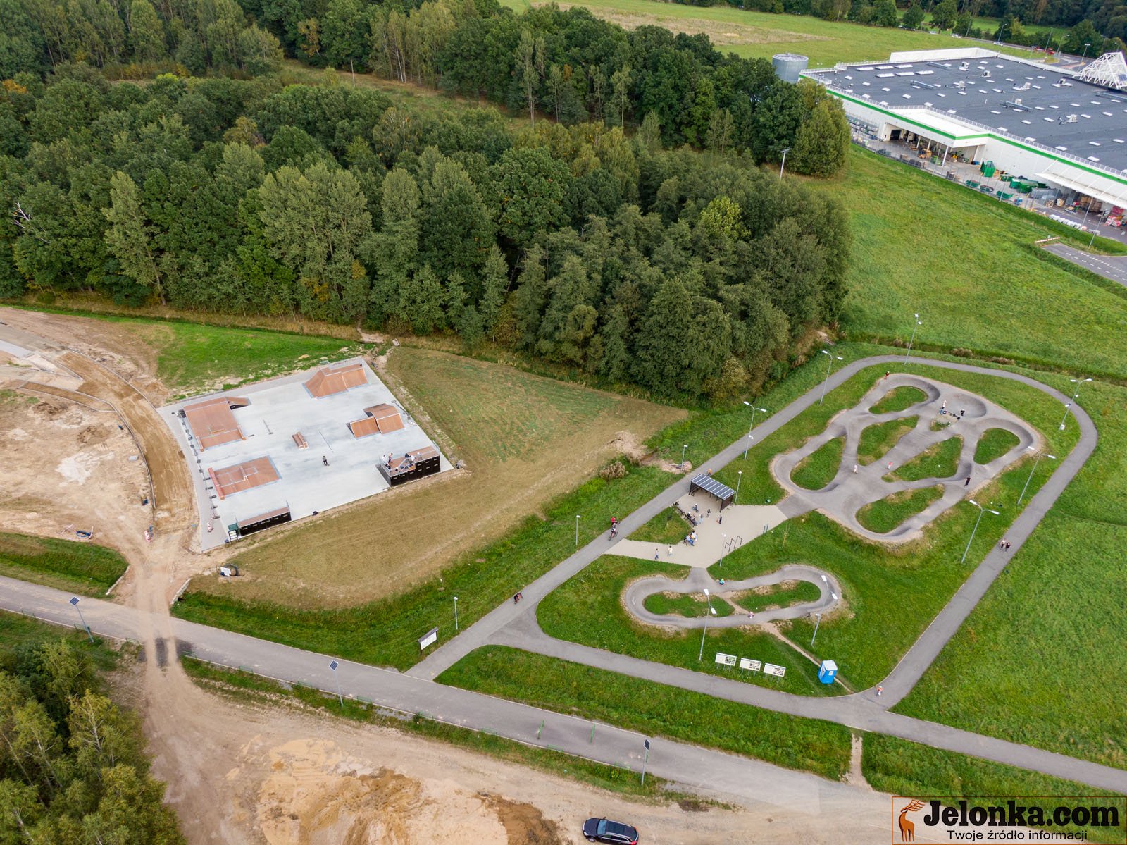 miasteczko-rowerowe-prawie-gotowe-120423