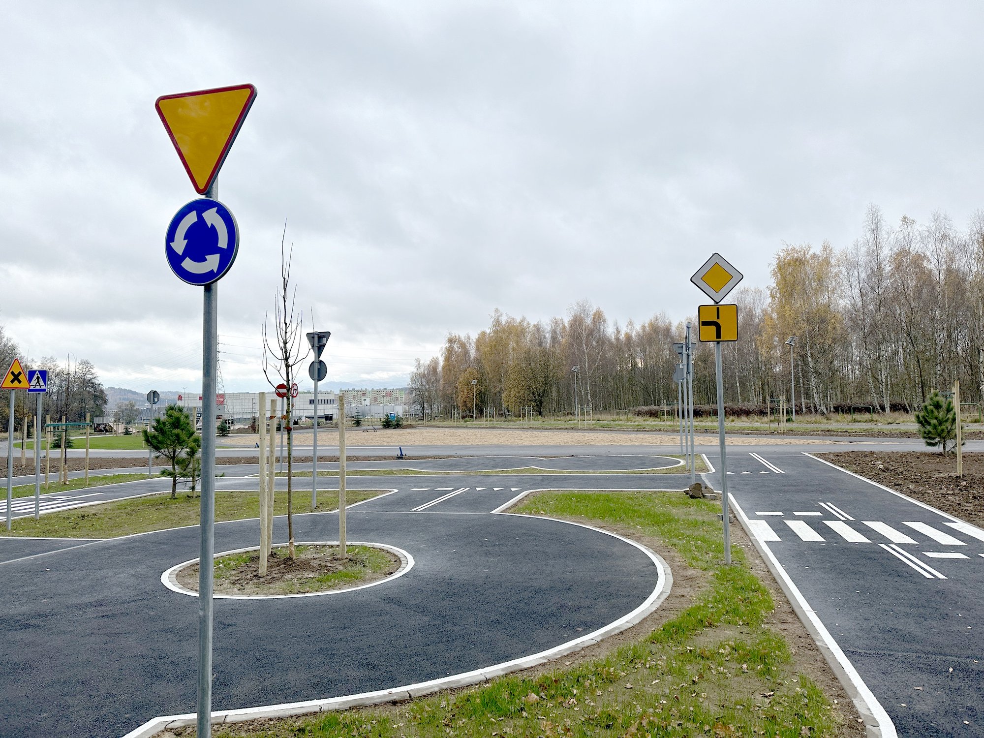 miasteczko-rowerowe-prawie-gotowe-120423