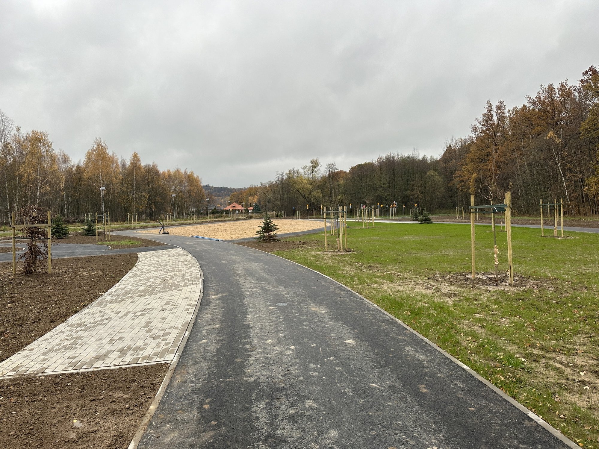 miasteczko-rowerowe-prawie-gotowe-120423