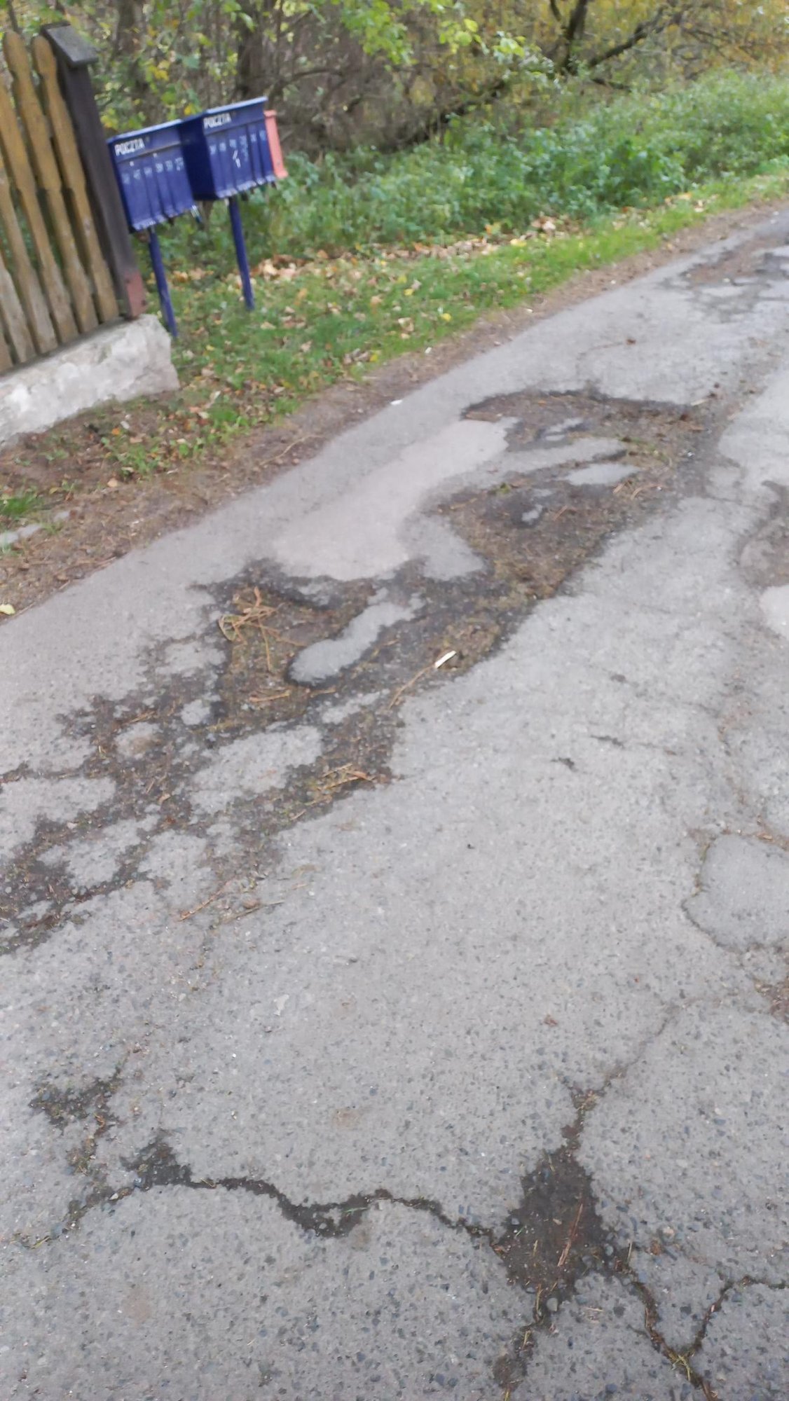 woda-niszczy-droge-120435