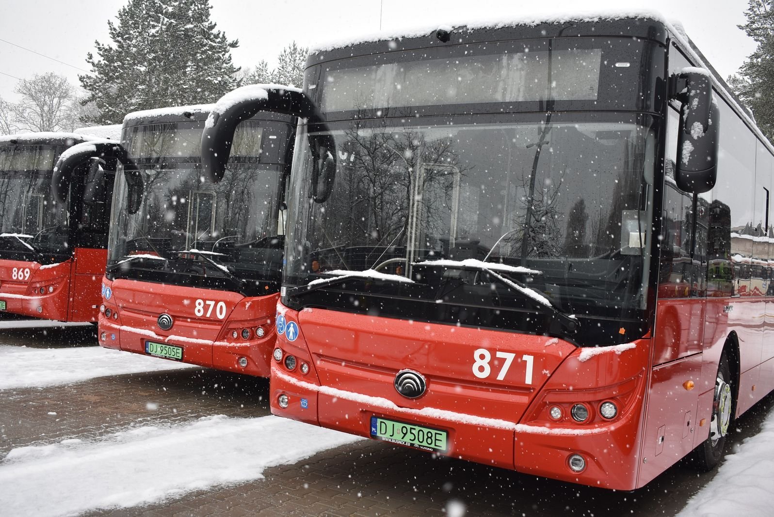 kilka-autobusow-przymarzo-ale-wyjechay-zastepcze-120554