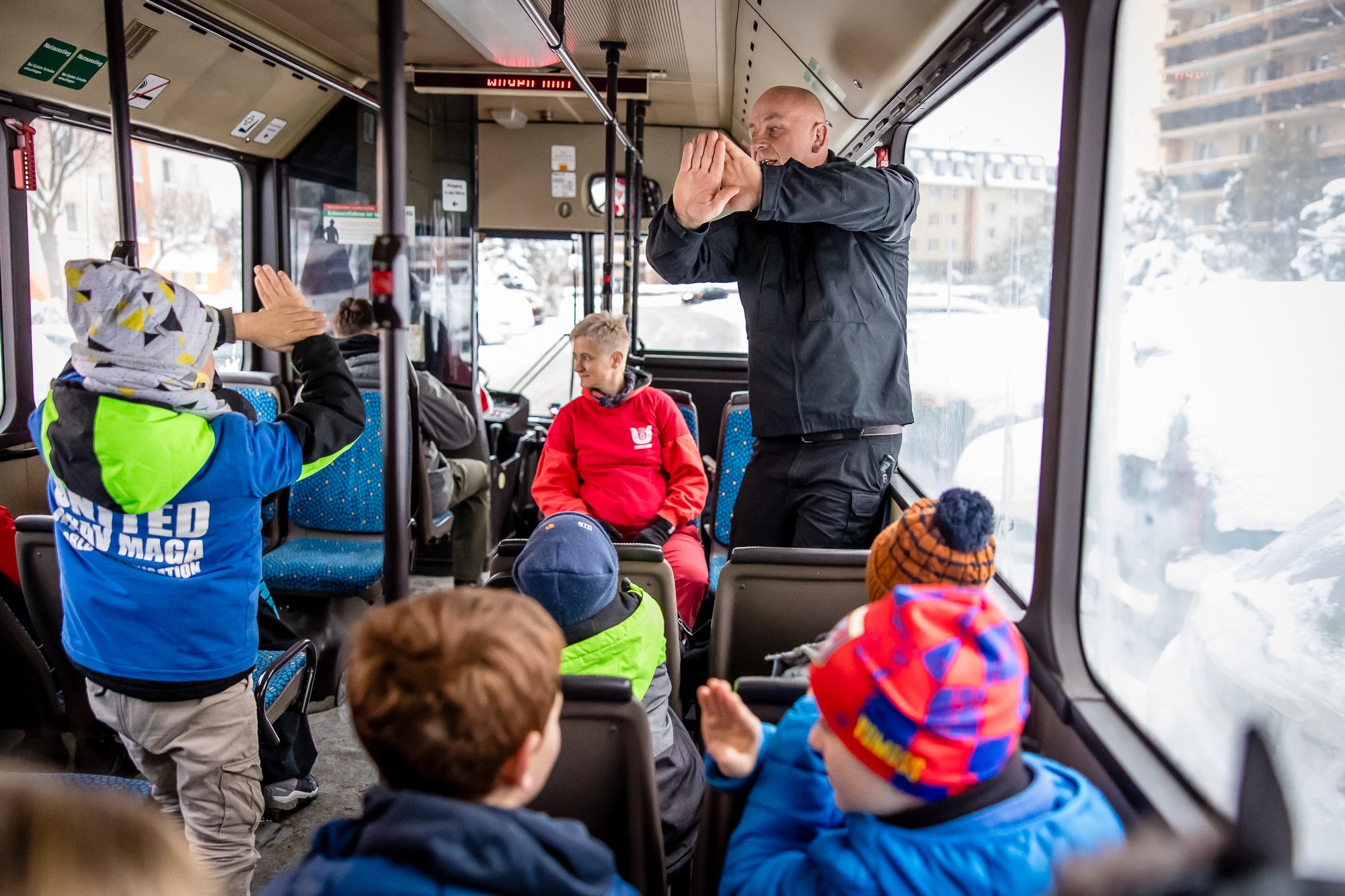 jak-sie-obronic-w-jadacym-autobusie-120784