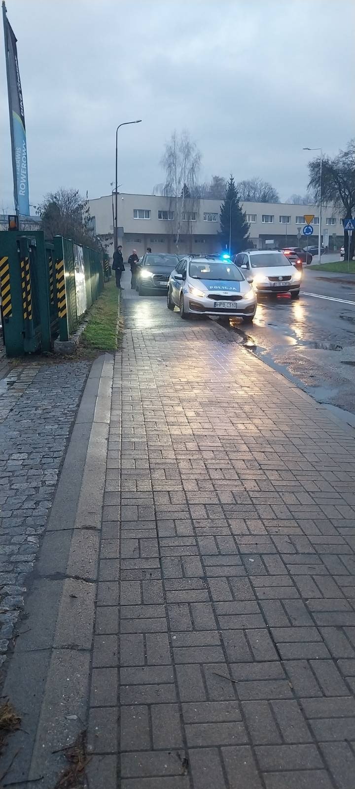 kolizja-na-zotniczej-120902