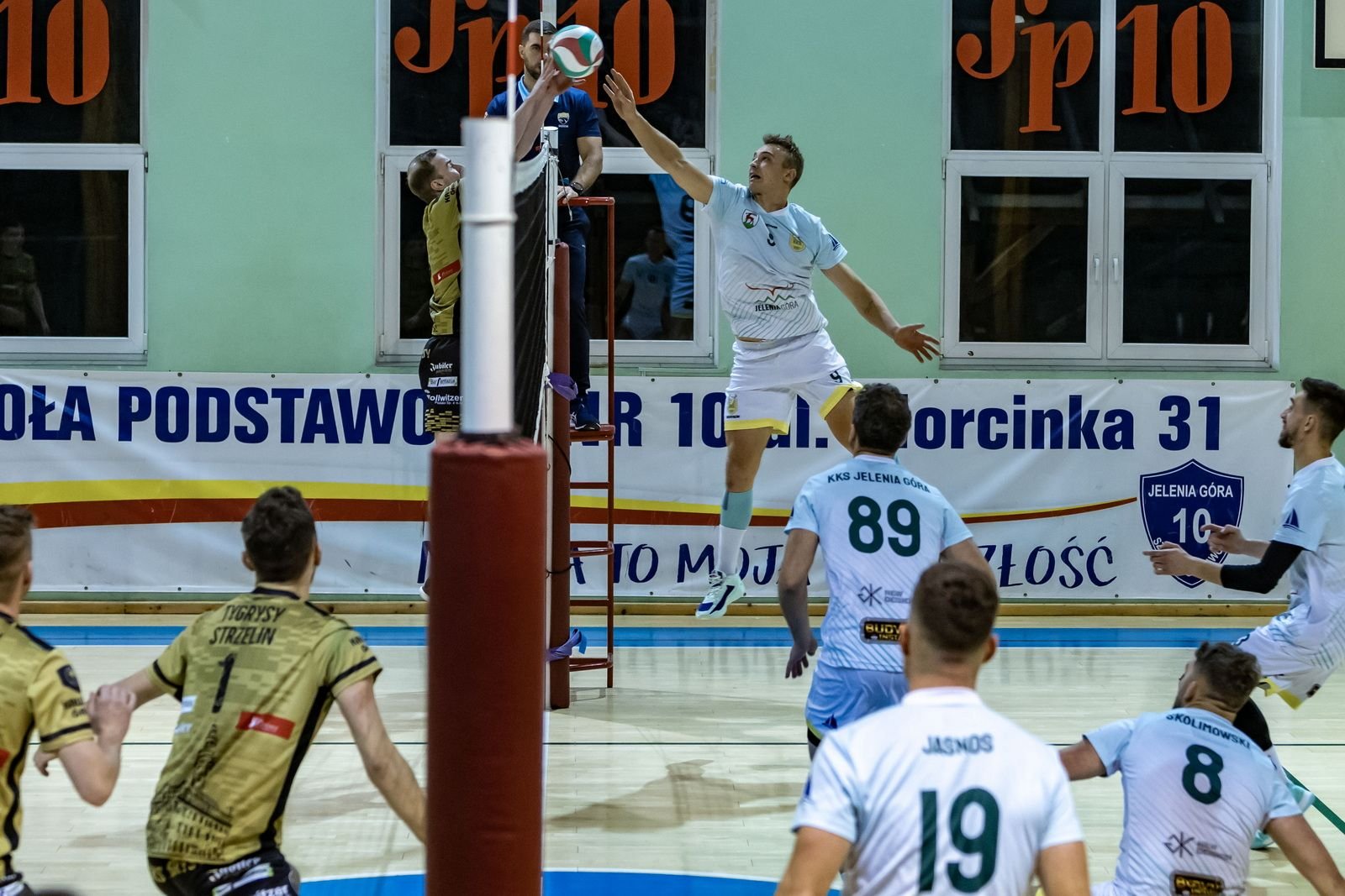 znakomity-weekend-naszych-siatkarzy-wynikitabele-120925