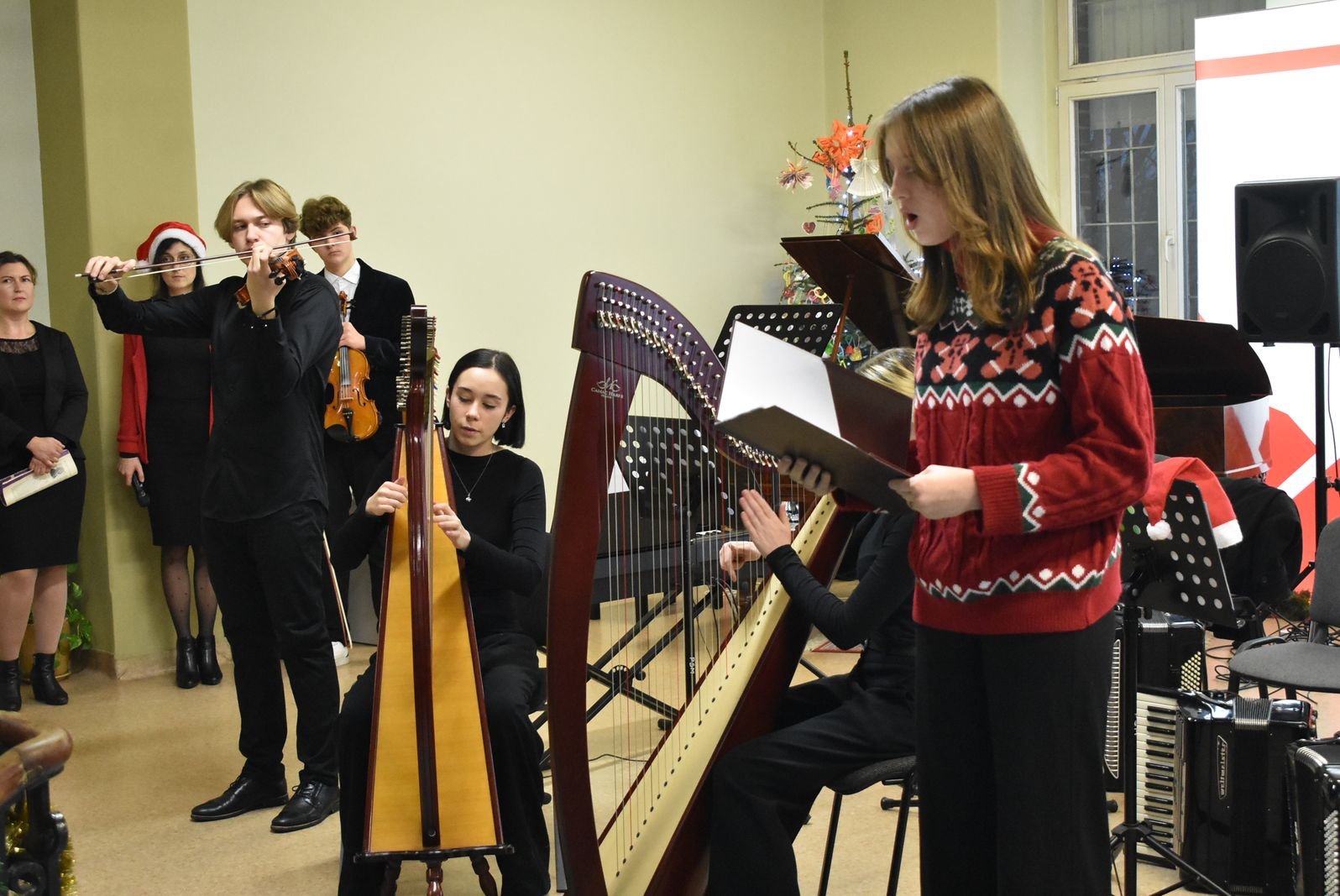 swiateczny-koncert-w-galerii-karkonoskiej-120944