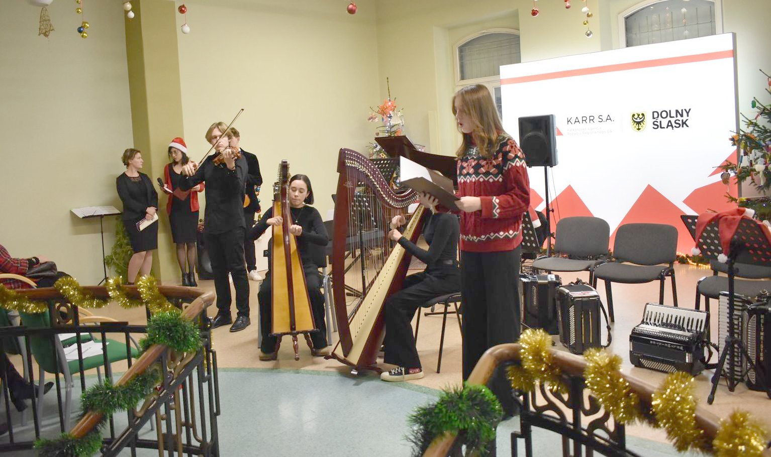 swiateczny-koncert-w-galerii-karkonoskiej-120944