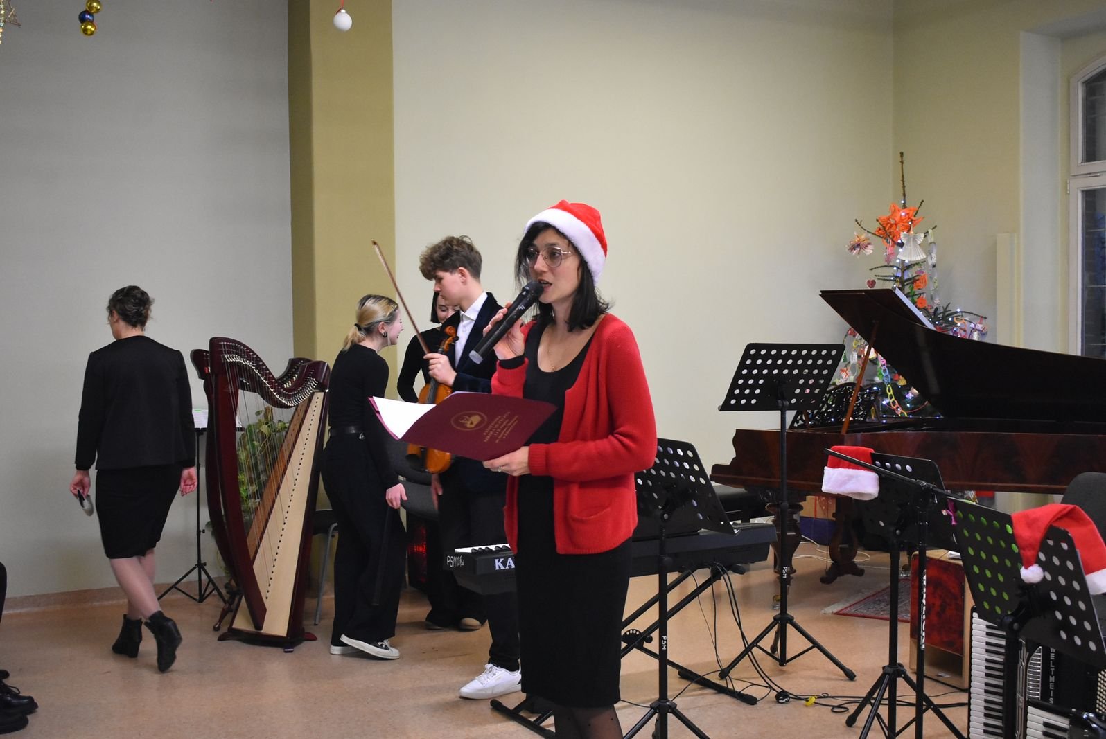 swiateczny-koncert-w-galerii-karkonoskiej-120944