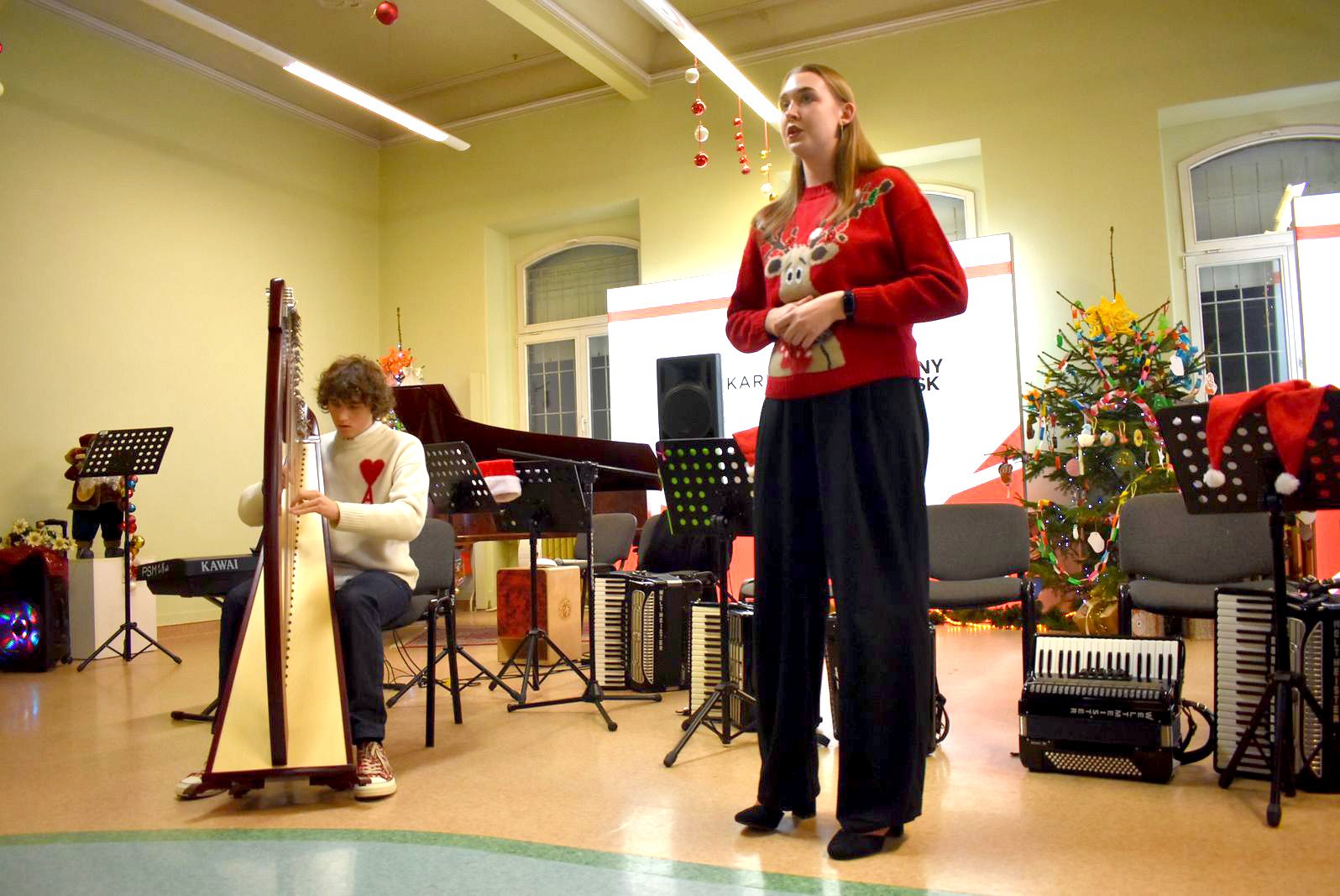 swiateczny-koncert-w-galerii-karkonoskiej-120944