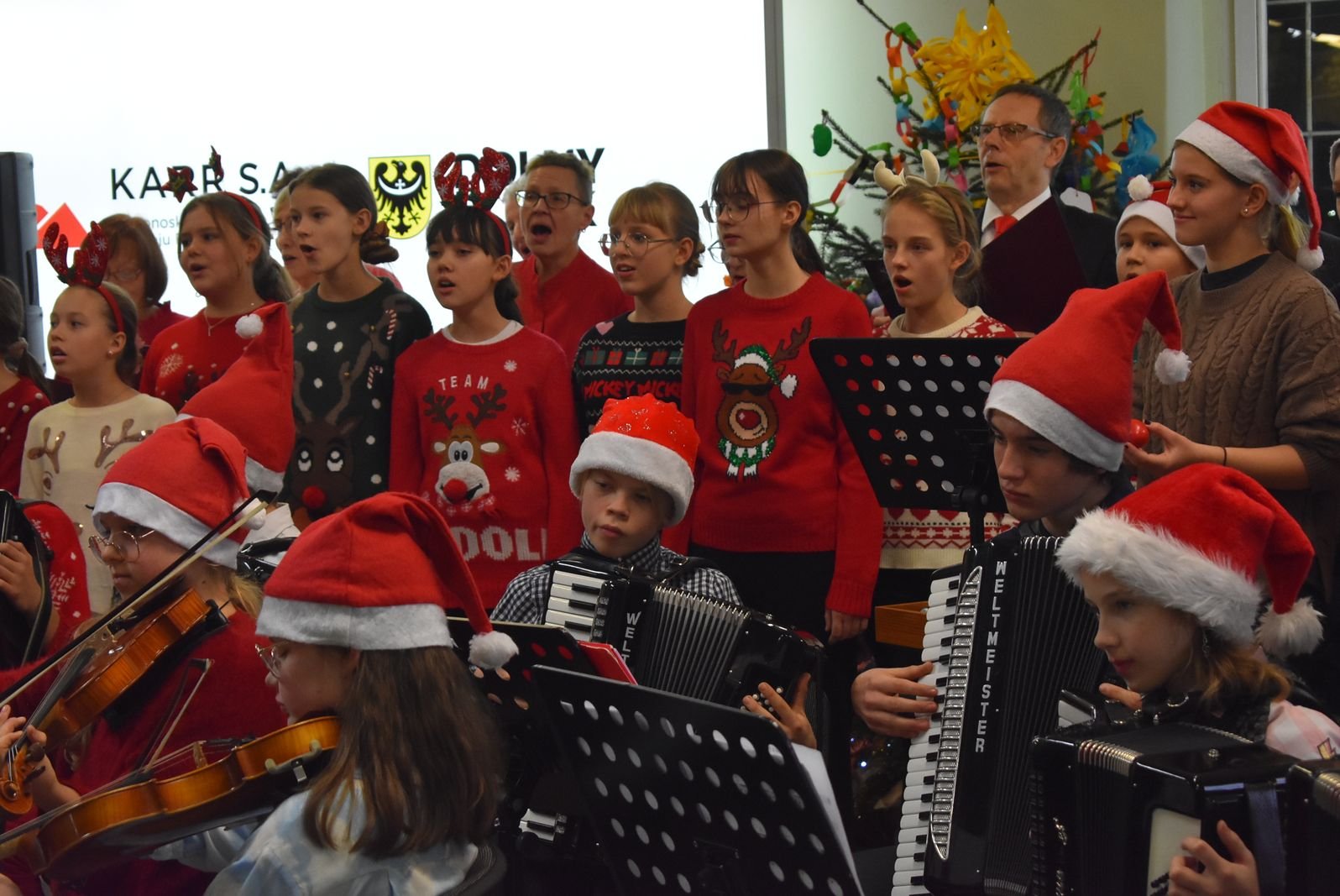 swiateczny-koncert-w-galerii-karkonoskiej-120944