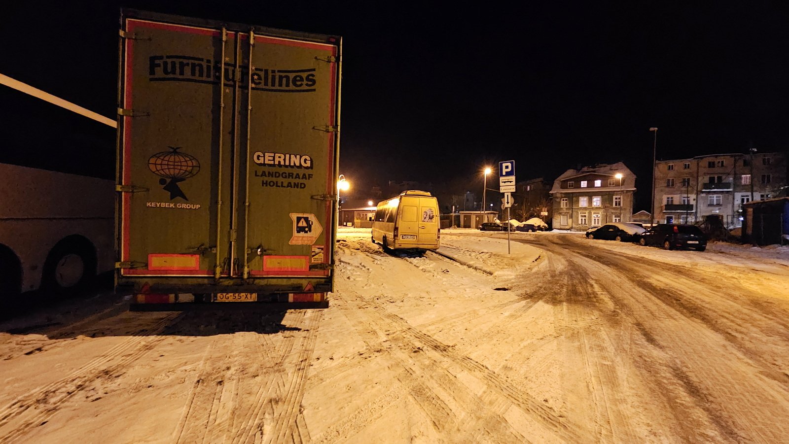 czytelnik-tiry-blokuja-parking-dla-autobusow-120966