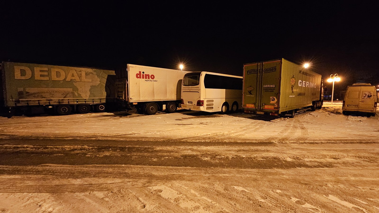 czytelnik-tiry-blokuja-parking-dla-autobusow-120966