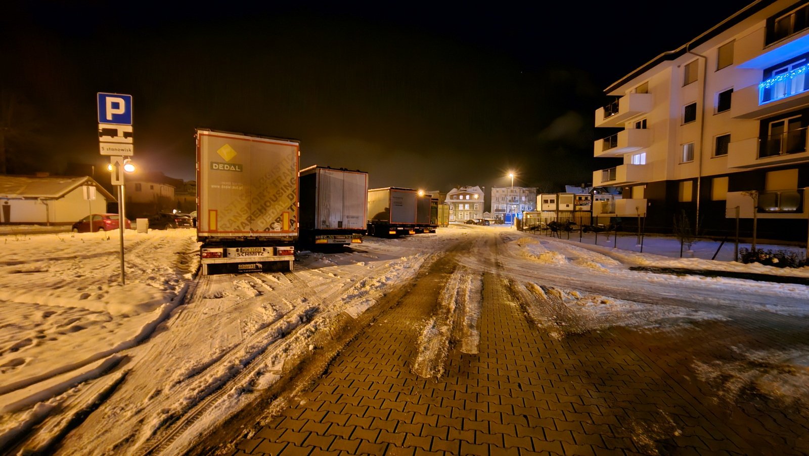 czytelnik-tiry-blokuja-parking-dla-autobusow-120966