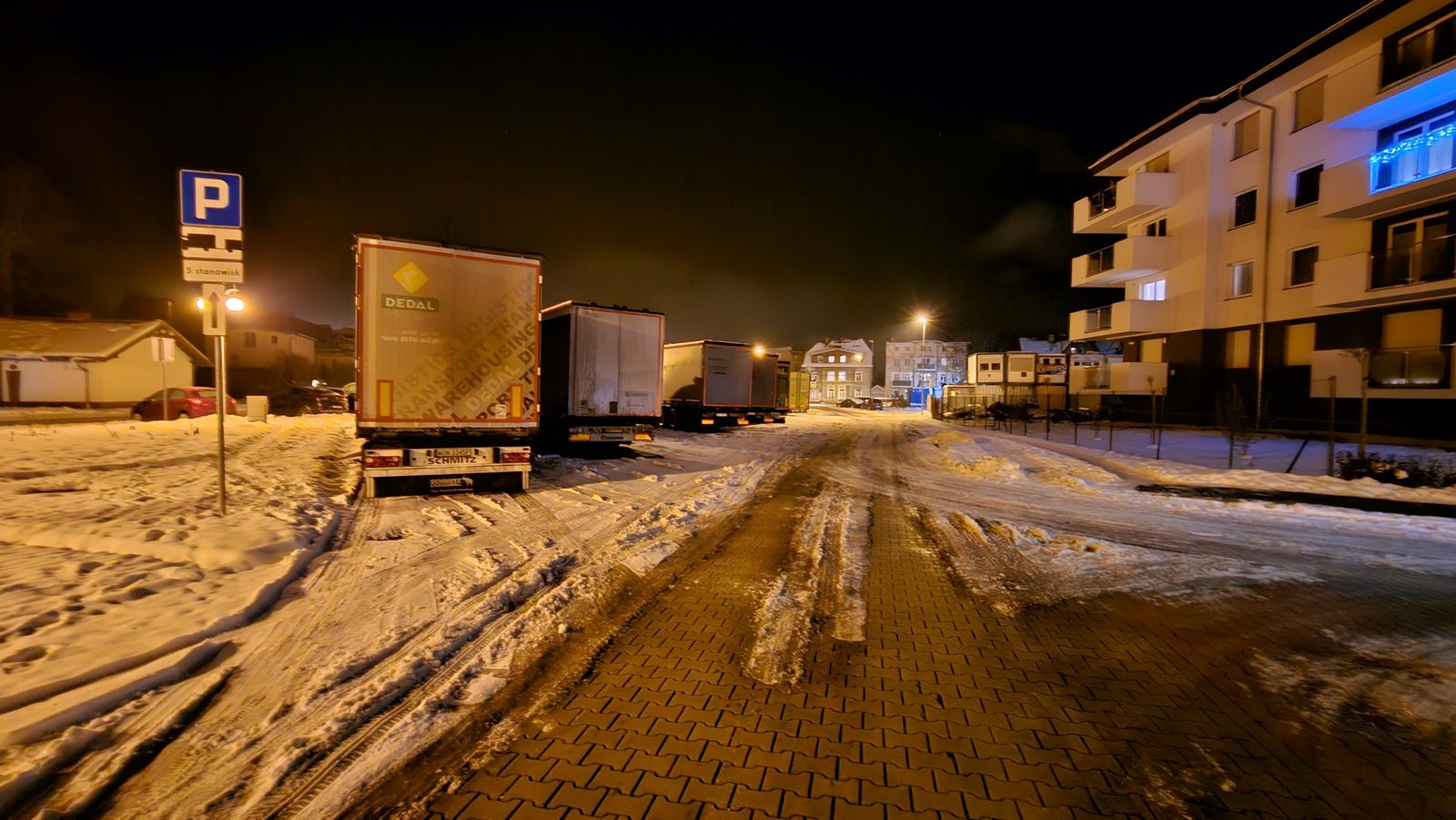 czytelnik-tiry-blokuja-parking-dla-autobusow-120966