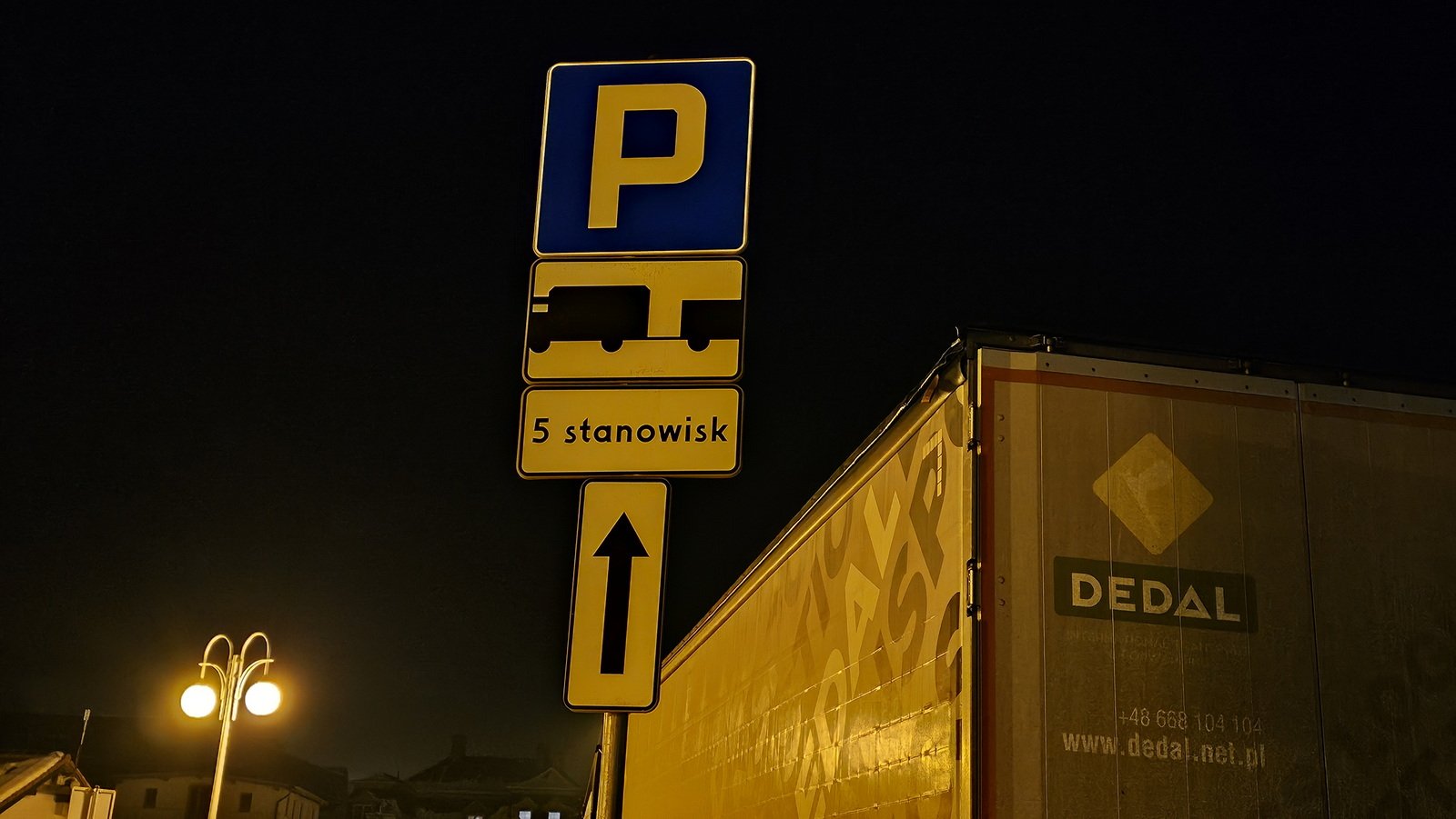 czytelnik-tiry-blokuja-parking-dla-autobusow-120966