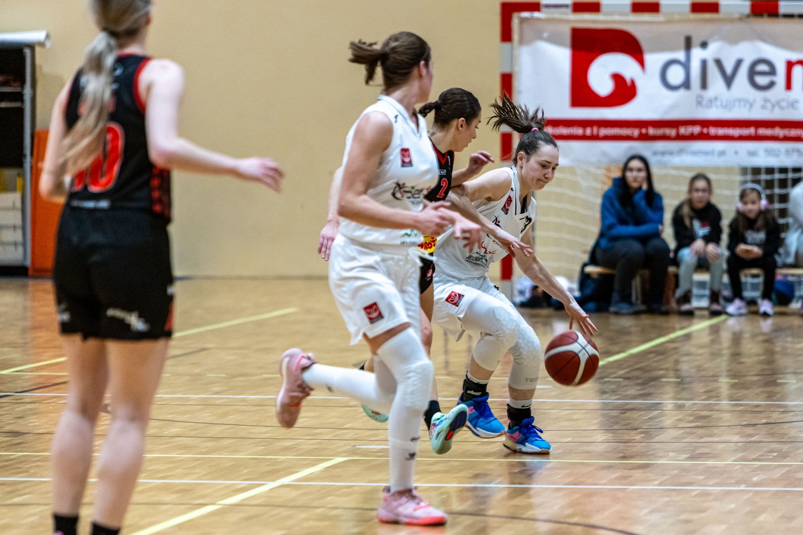 czerwona-latarnia-wciaz-w-jeleniej-gorze-121001