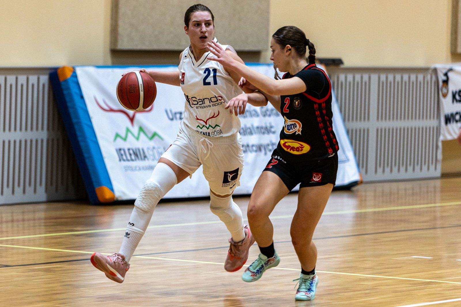 czerwona-latarnia-wciaz-w-jeleniej-gorze-121001