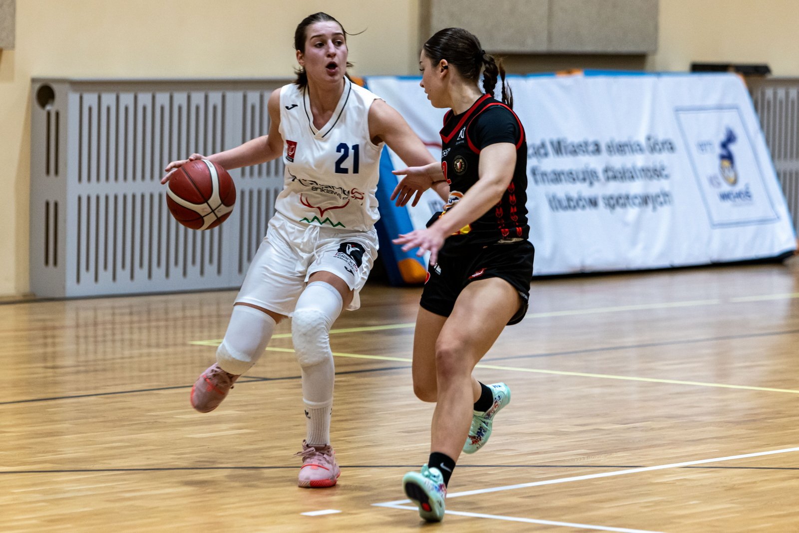 czerwona-latarnia-wciaz-w-jeleniej-gorze-121001