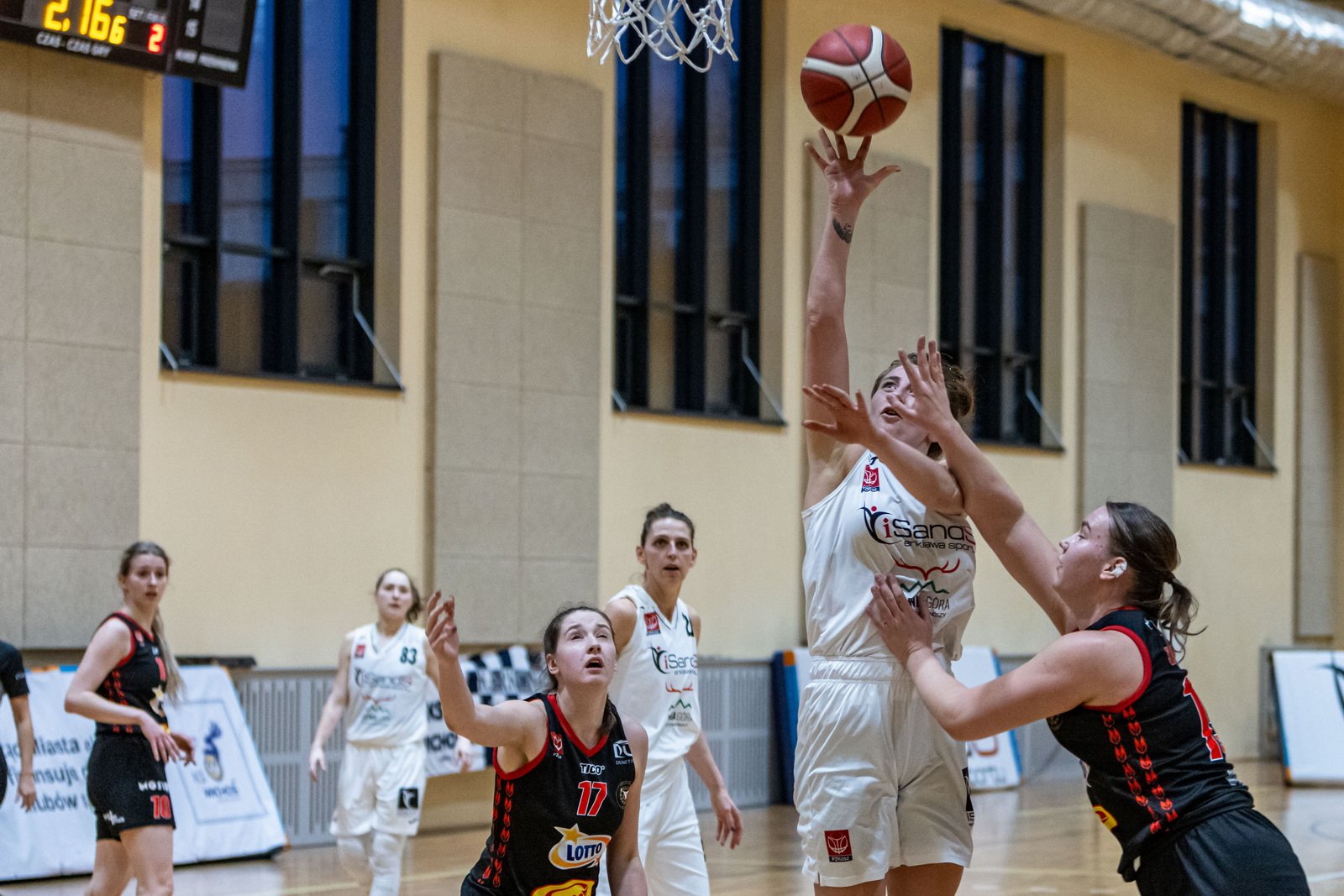 czerwona-latarnia-wciaz-w-jeleniej-gorze-121001